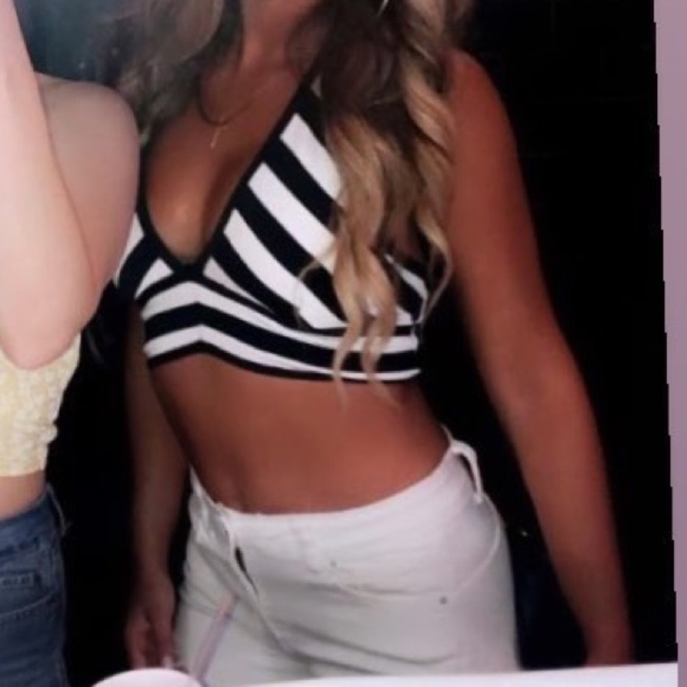 🖤🤍Crop Top🤍🖤 - Picture 2 of 2